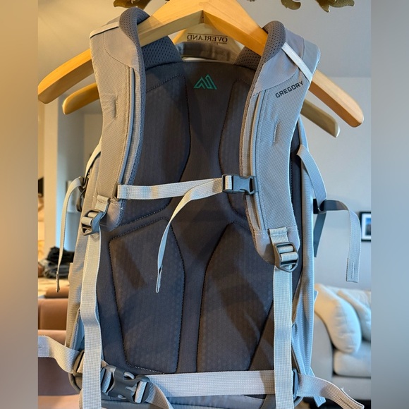 Gregory Signal Mineral Gray Backpack 32L - Compartments to Organize Everything! - Picture 3 of 11
